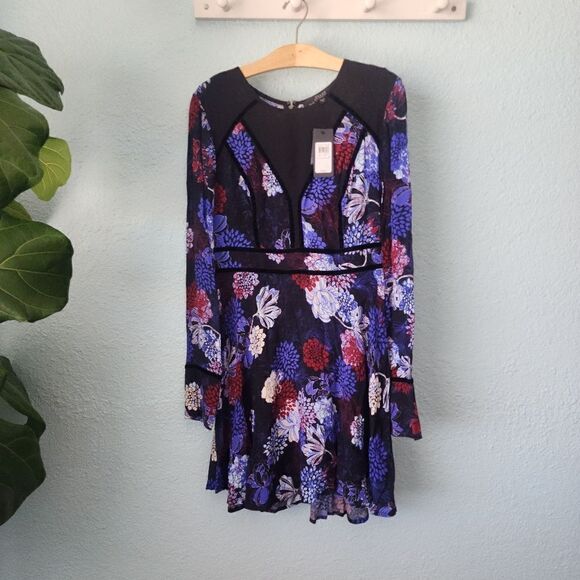 Guess NWOT fit and flare velvet trim mesh cleavage floral dress - Picture 2 of 16